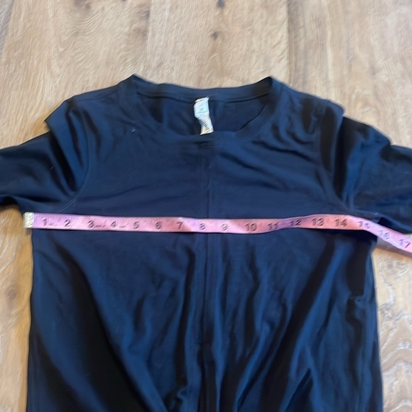 lululemon athletica Black Tie-Front workout  long sleeve size 4
Athletic - Picture 4 of 6